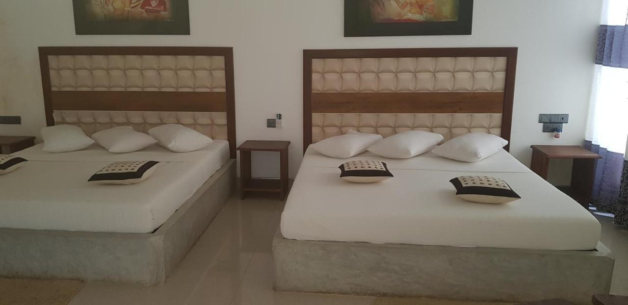 Margosa Lake Resort Anuradhapura Buitenkant foto