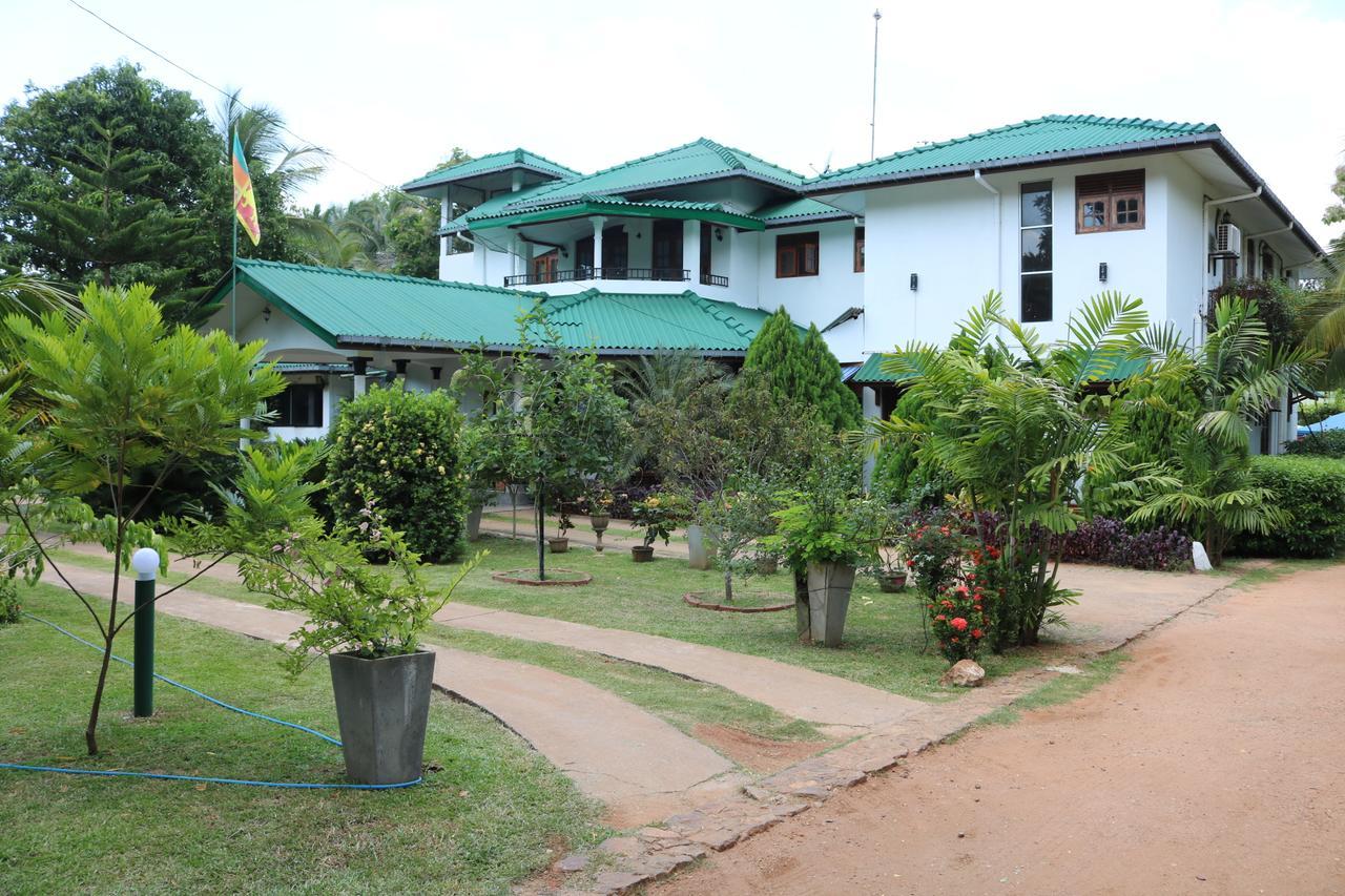 Margosa Lake Resort Anuradhapura Buitenkant foto